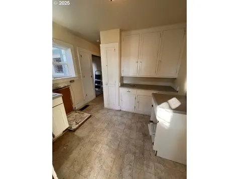 1217 W Marine Drive Astoria OR 97103