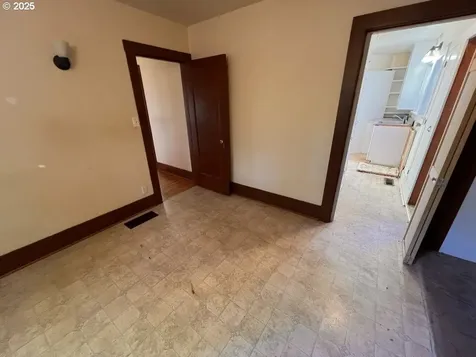 1217 W Marine Drive Astoria OR 97103