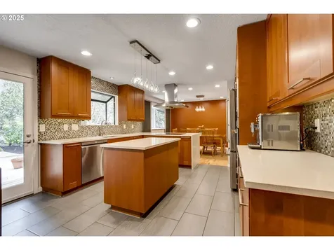 10935 SW Pathfinder Way Portland OR 97223