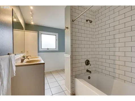 10935 SW Pathfinder Way Portland OR 97223