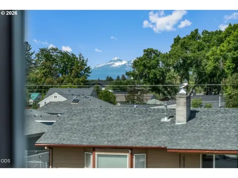 1130 SW Indian Avenue Redmond OR 97756