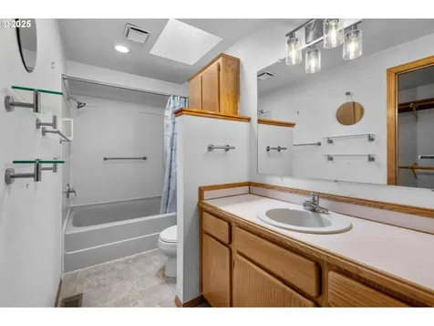 10683 SW River Drive Portland OR 97224