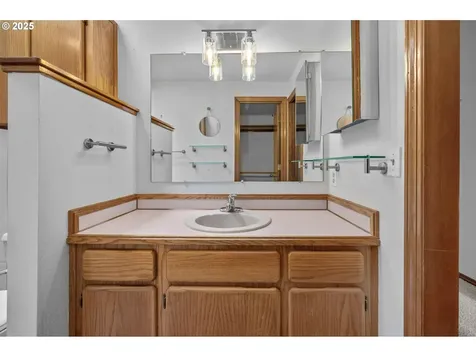 10683 SW River Drive Portland OR 97224