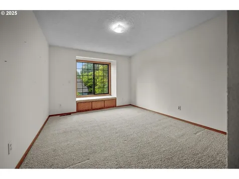10683 SW River Drive Portland OR 97224
