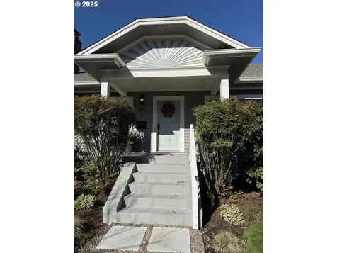 245 S Nebraska Street Portland OR 97239