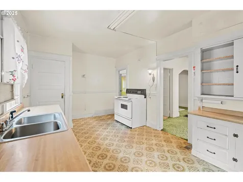 1114 SE Bidwell Street Portland OR 97202