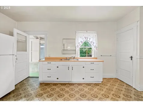 1114 SE Bidwell Street Portland OR 97202