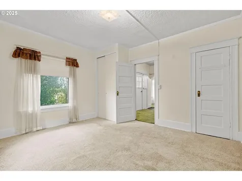 1114 SE Bidwell Street Portland OR 97202