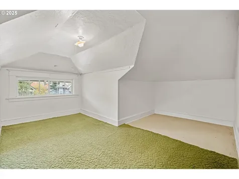 1114 SE Bidwell Street Portland OR 97202