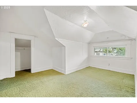 1114 SE Bidwell Street Portland OR 97202