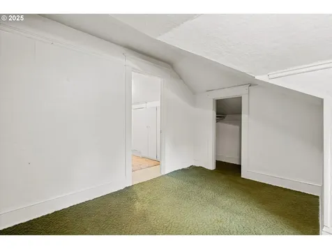 1114 SE Bidwell Street Portland OR 97202