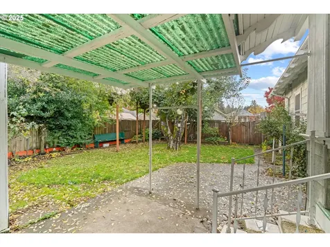 1114 SE Bidwell Street Portland OR 97202
