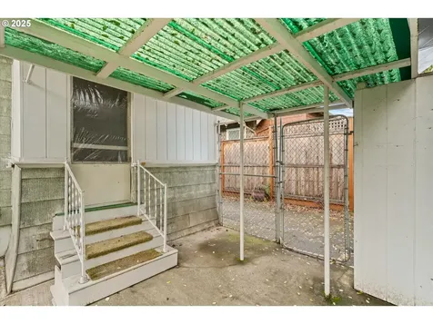 1114 SE Bidwell Street Portland OR 97202