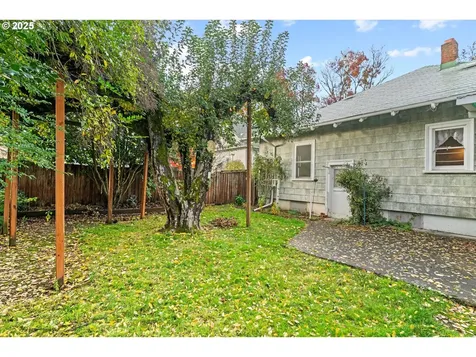 1114 SE Bidwell Street Portland OR 97202