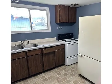 92322 Cape Arago Highway Coos Bay OR 97420