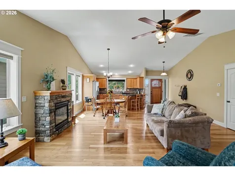 801 Pintail Street Silverton OR 97381