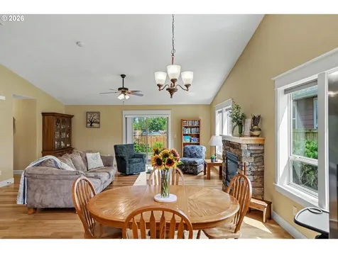 801 Pintail Street Silverton OR 97381