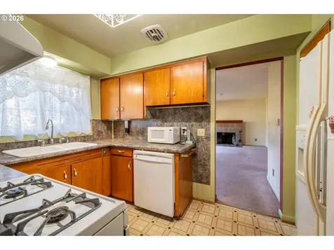 2035 Juniper Avenue Coos Bay OR 97420