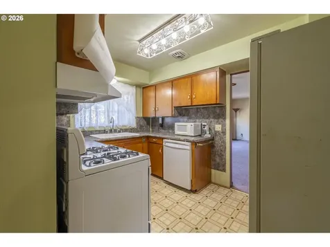 2035 Juniper Avenue Coos Bay OR 97420