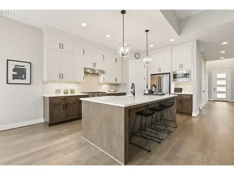 8595 SW Holly Lane Portland OR 97223