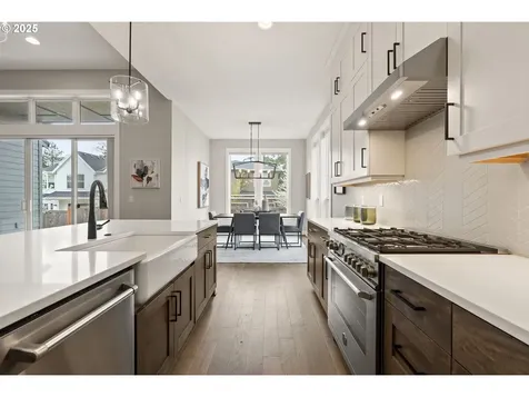 8595 SW Holly Lane Portland OR 97223