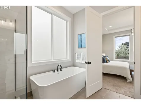 8595 SW Holly Lane Portland OR 97223