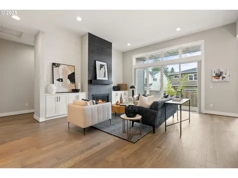 8595 SW Holly Lane Portland OR 97223