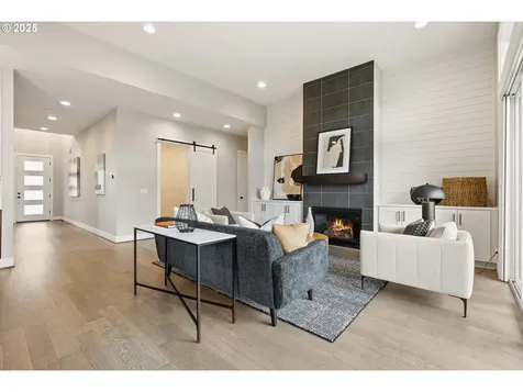 8595 SW Holly Lane Portland OR 97223