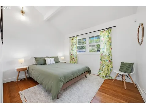 10936 NE Russell Street Portland OR 97220