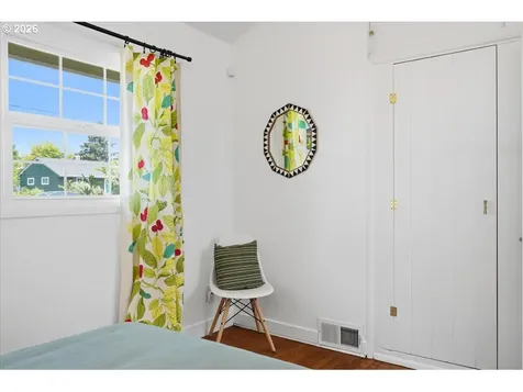 10936 NE Russell Street Portland OR 97220