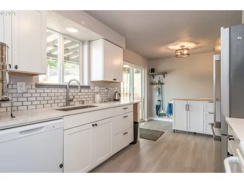 924 NE Central Street Roseburg OR 97470