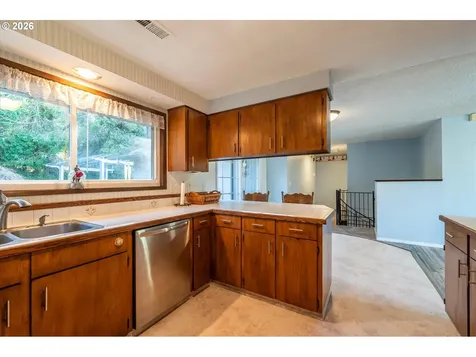 1376 D Street Coos Bay OR 97420