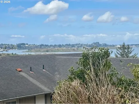 1376 D Street Coos Bay OR 97420