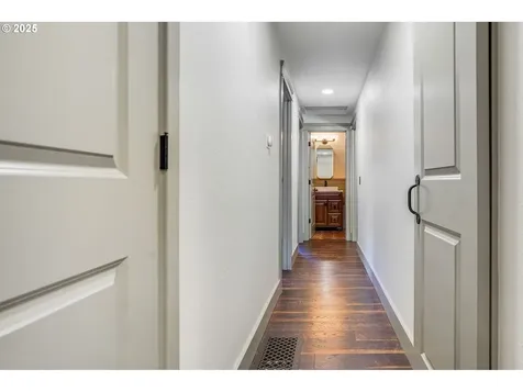 241 Silver Loop Silverton OR 97381