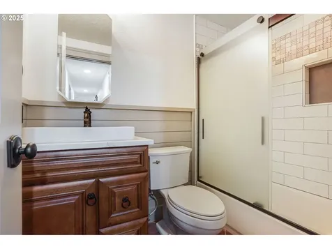 241 Silver Loop Silverton OR 97381