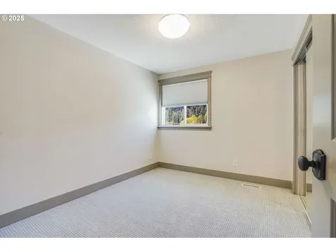 241 Silver Loop Silverton OR 97381