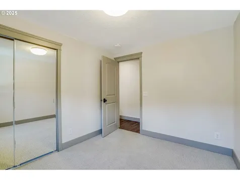 241 Silver Loop Silverton OR 97381
