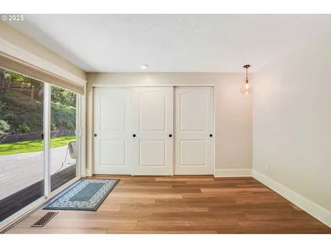 241 Silver Loop Silverton OR 97381