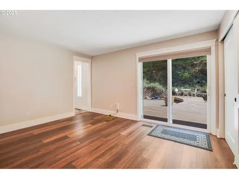 241 Silver Loop Silverton OR 97381
