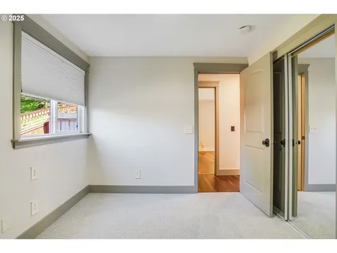 241 Silver Loop Silverton OR 97381