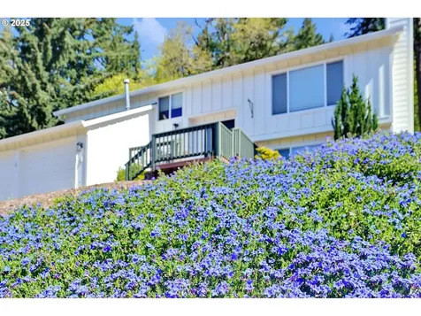 241 Silver Loop Silverton OR 97381