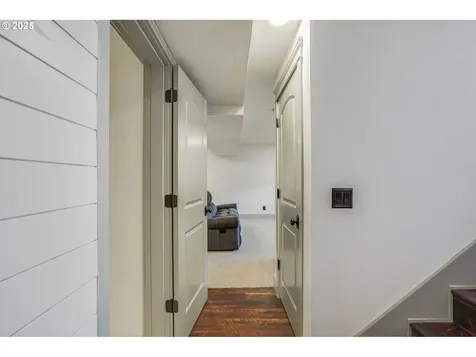 241 Silver Loop Silverton OR 97381