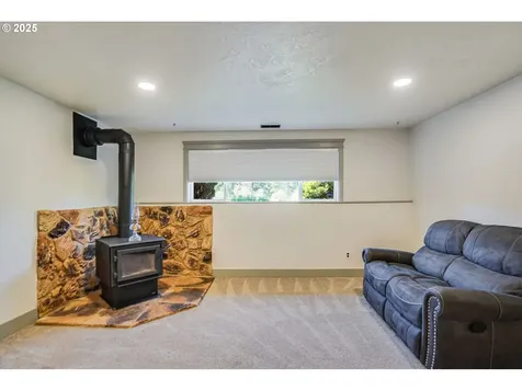241 Silver Loop Silverton OR 97381