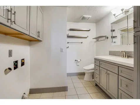 241 Silver Loop Silverton OR 97381