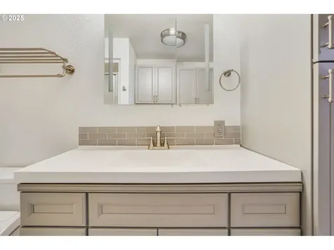241 Silver Loop Silverton OR 97381