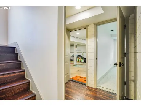 241 Silver Loop Silverton OR 97381