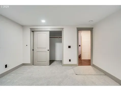 241 Silver Loop Silverton OR 97381