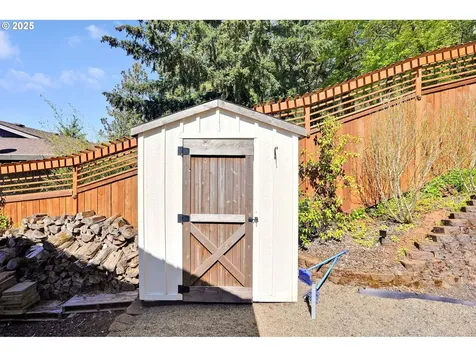 241 Silver Loop Silverton OR 97381