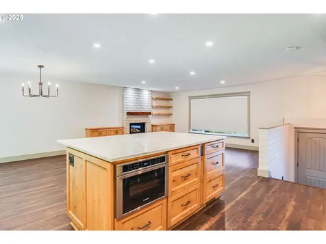 241 Silver Loop Silverton OR 97381