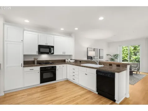 10494 NW Forestview Way Portland OR 97229